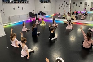 MOVING ARTS Company